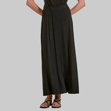 Load image into Gallery viewer, Elan Maxi Skirt-Black

