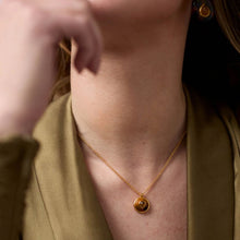 Load image into Gallery viewer, Julie Vos Carnaby Delicate Necklace-Tortoiseshell
